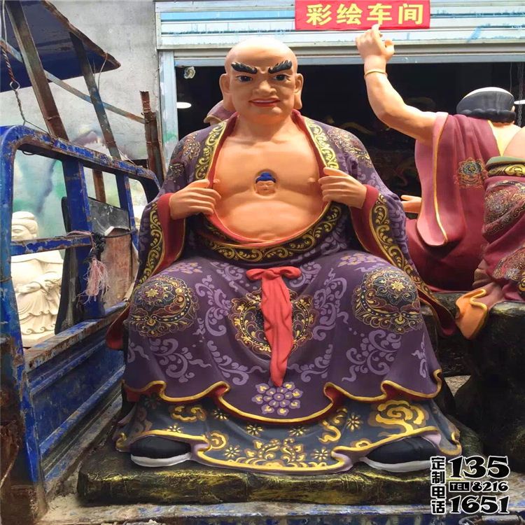 玻璃钢彩绘大型景观手抓衣服的十八罗汉雕塑