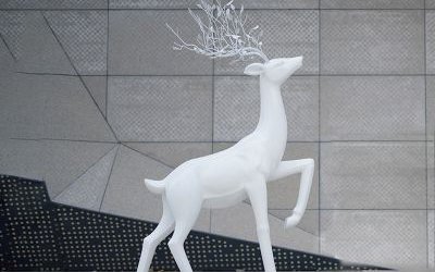 公园户外抽象玻璃钢白色梅花鹿雕塑