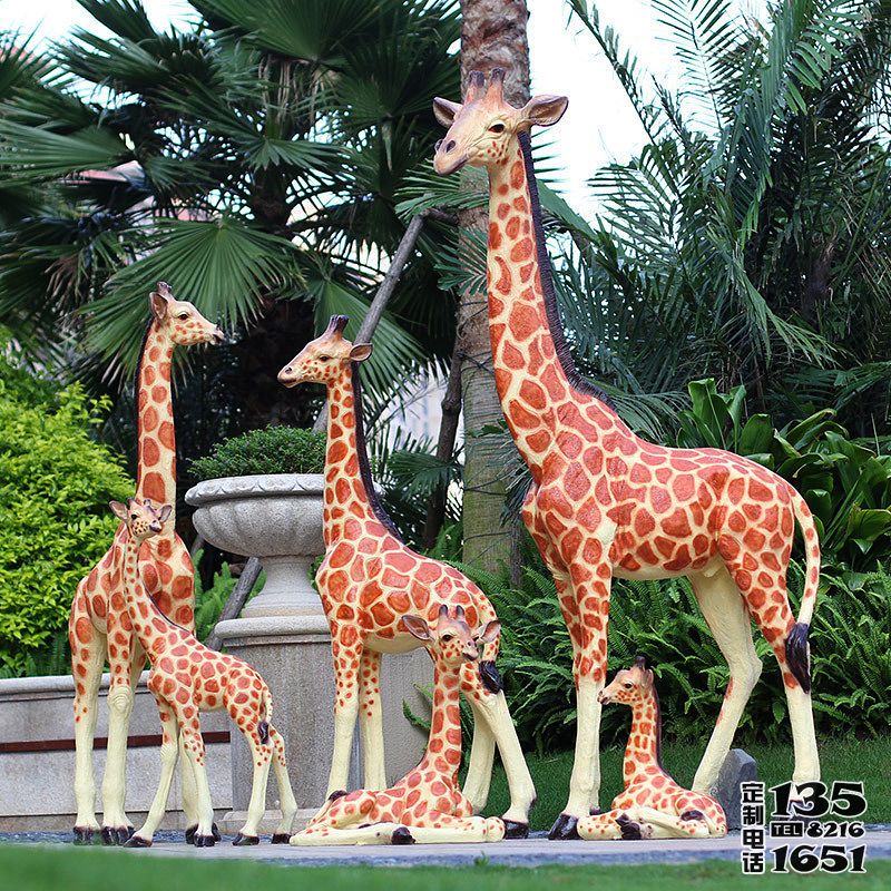 公园广场玻璃钢彩绘仿真动物长颈鹿雕塑