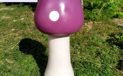 公园草坪彩绘玻璃钢蘑菇雕塑