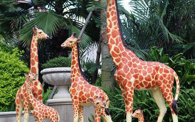 公园广场玻璃钢彩绘仿真动物长颈鹿雕塑