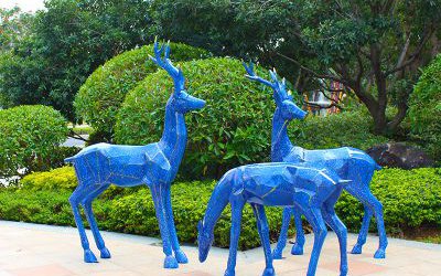 玻璃钢公园景观装饰仿真动物蓝色梅花鹿雕塑