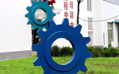 学校创意玻璃钢铸造齿轮雕塑