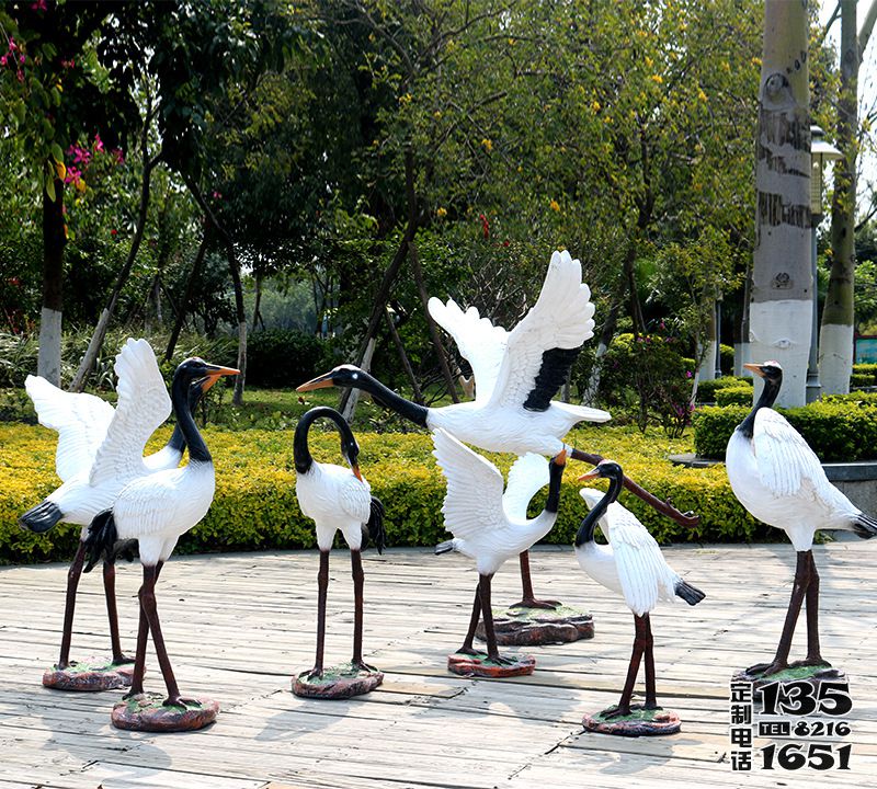 公园玻璃钢仿真动物仙鹤雕塑