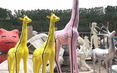 游乐场大型彩绘玻璃钢长颈鹿雕塑