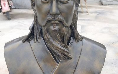 校园里摆放的胸像玻璃钢仿铜鲁班雕塑