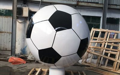体育场摆放玻璃钢仿真足球雕塑