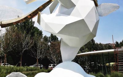 景区大型玻璃钢几何踩着云朵的兔子雕塑