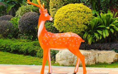 公园玻璃钢彩绘橙色梅花鹿雕塑