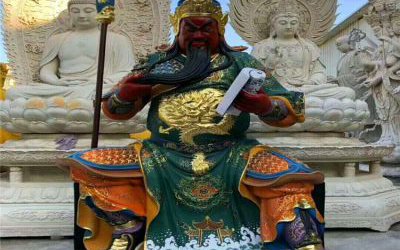 玻璃钢彩绘户外大型佛像看书的关公雕塑