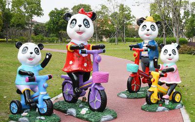 公园玻璃钢彩绘骑车的卡通熊猫雕塑
