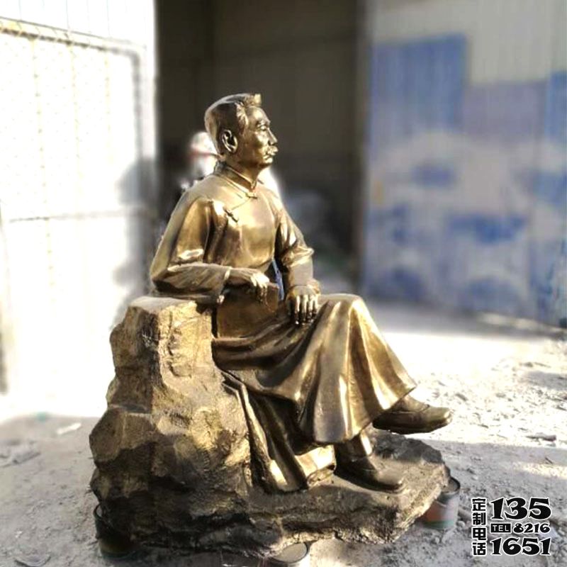 公园景区玻璃钢仿铜坐着的鲁迅雕塑
