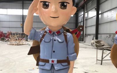 景区卡通玻璃钢彩绘敬礼的小八路军雕塑