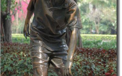 公园滑板男孩玻璃钢仿铜雕塑
