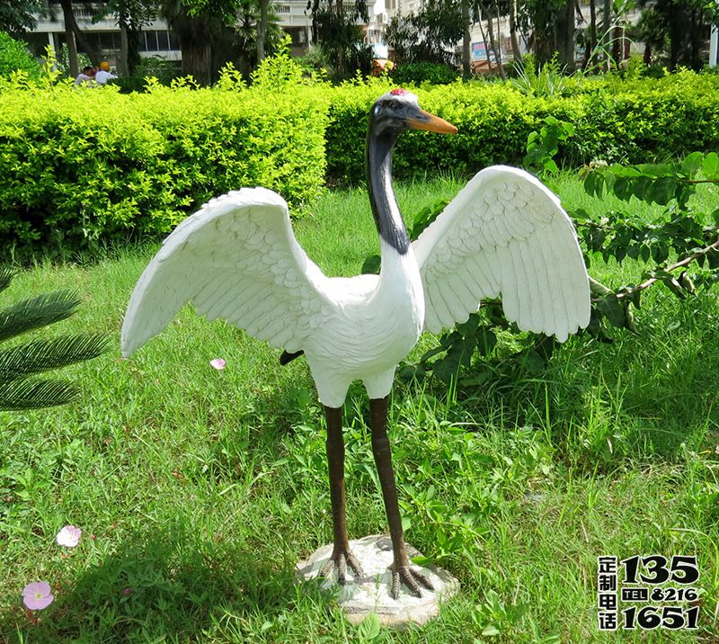 公园玻璃钢仿真大型景观丹顶鹤雕塑 公园玻璃钢仿真大型景观丹顶鹤雕塑