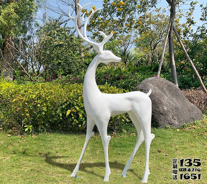 草坪玻璃钢白色鹿雕塑