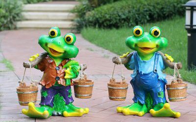 游乐园玻璃钢两只可爱卡通青蛙雕塑