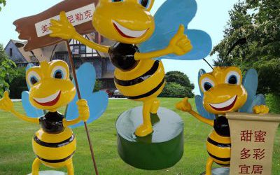 售楼处摆放三只提示语卡通玻璃钢蜜蜂雕塑