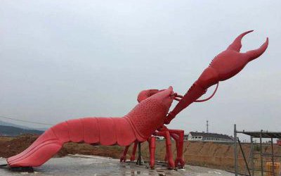 公园摆放的伸着钳子的玻璃钢创意小龙虾雕塑