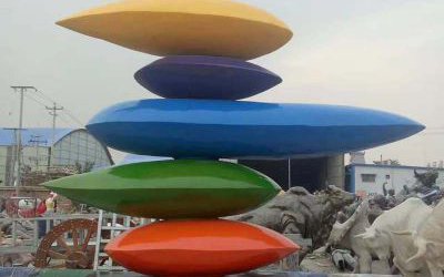 景区广场玻璃钢彩绘创意叠罗汉水滴雕塑