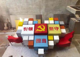 校园玻璃钢彩绘引领坚守担当魔方雕塑