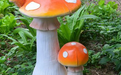 公园草坪彩绘玻璃钢材质大小不一的蘑菇雕塑