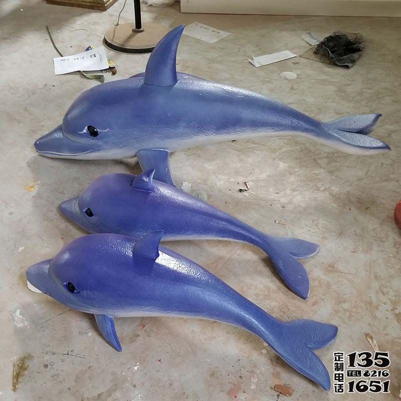 海边三只玻璃钢彩绘海豚雕塑 海边三只玻璃钢彩绘海豚雕塑