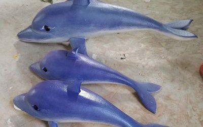 海边三只玻璃钢彩绘海豚雕塑