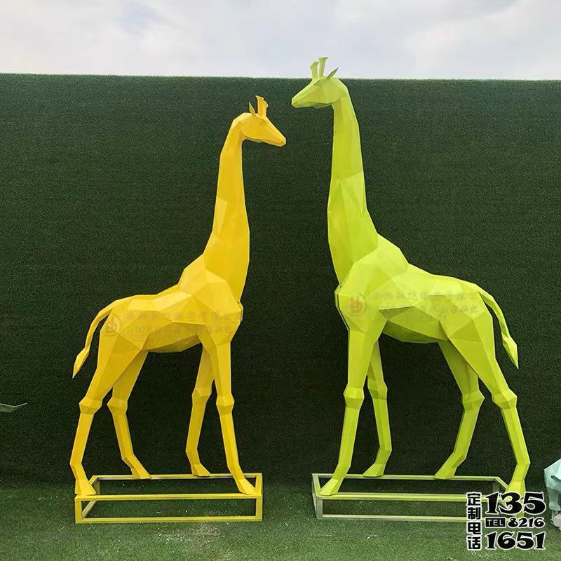 动物园玻璃钢彩绘几何长颈鹿雕塑