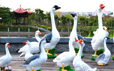 农场玻璃钢仿真彩绘鹅雕塑