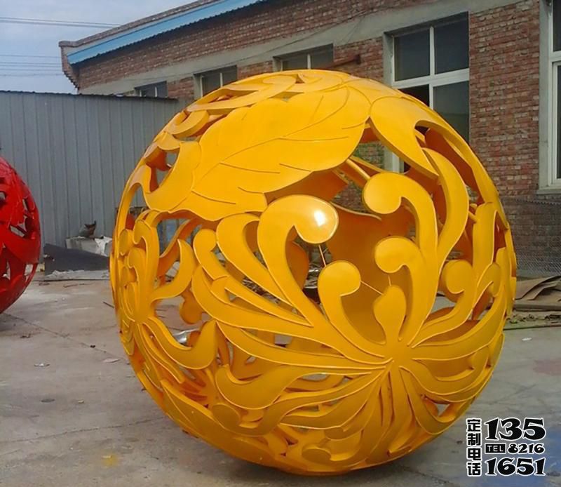 公园玻璃钢镂空球雕塑