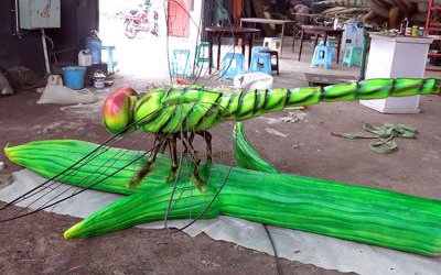 农场彩绘玻璃钢蜻蜓雕塑