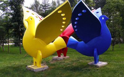 公园抽象仿真创意彩绘玻璃钢鸽子雕塑