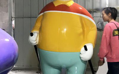 景区卡通滑雪玻璃钢彩绘熊雕塑