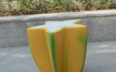 步行街街边摆放玻璃钢水果杨桃座椅雕塑摆件