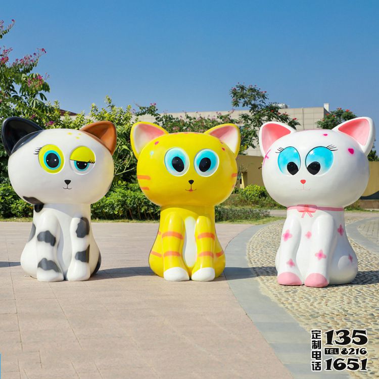 游乐园摆放三只玻璃钢卡通猫雕塑