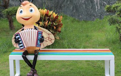 户外草坪玻璃钢仿真动物蜜蜂雕塑