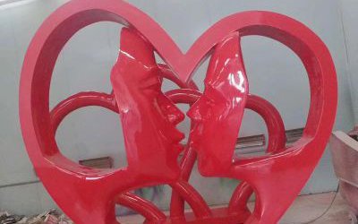 公园玻璃钢抽象亲吻爱心雕塑