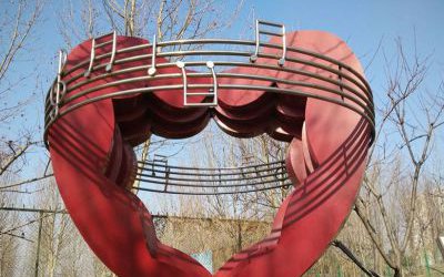 户外广场玻璃钢音符爱心雕塑