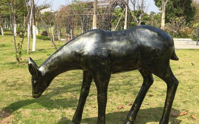 公园玻璃钢仿铜户外大型动物鹿雕塑