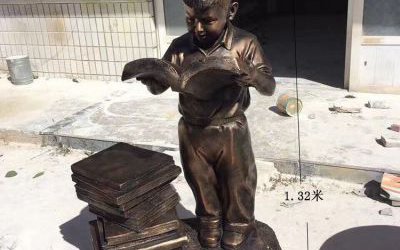 学校创意玻璃钢仿铜小男孩看书雕塑