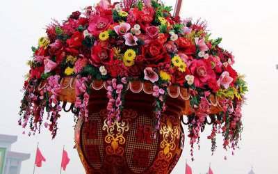 景区玻璃钢彩绘仿真花朵大花篮雕塑