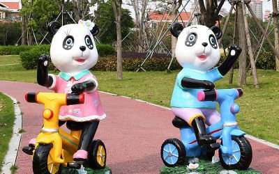 小区游乐园骑车玻璃钢彩绘卡通熊猫雕塑