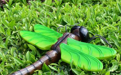 城市公园仿真动物玻璃钢彩绘蜻蜓雕塑