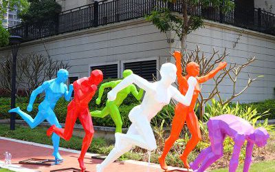 大型户外玻璃钢彩绘跑步运动人物雕塑