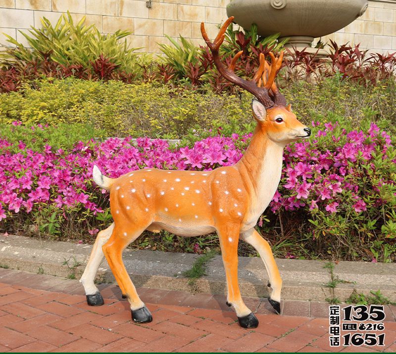 景区玻璃钢仿真彩绘梅花鹿雕塑 景区玻璃钢仿真彩绘梅花鹿雕塑