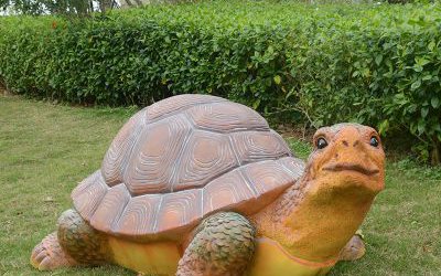 景区草坪玻璃钢仿真动物爬行的乌龟雕塑