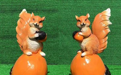 游乐场玻璃钢彩绘仿真松鼠雕塑