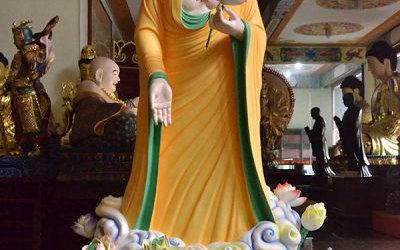 庙宇玻璃钢彩绘踏着祥云的如来佛祖雕塑