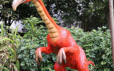 户外草坪玻璃钢卡通红色恐龙雕塑